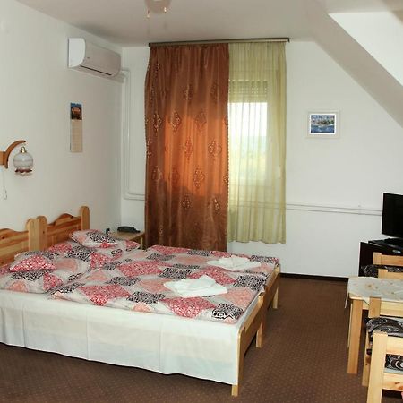 Olympos Panzio Hotel Budaörs Екстериор снимка