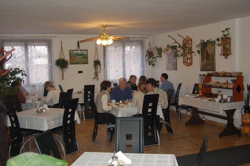 Olympos Panzio Hotel Budaörs Екстериор снимка