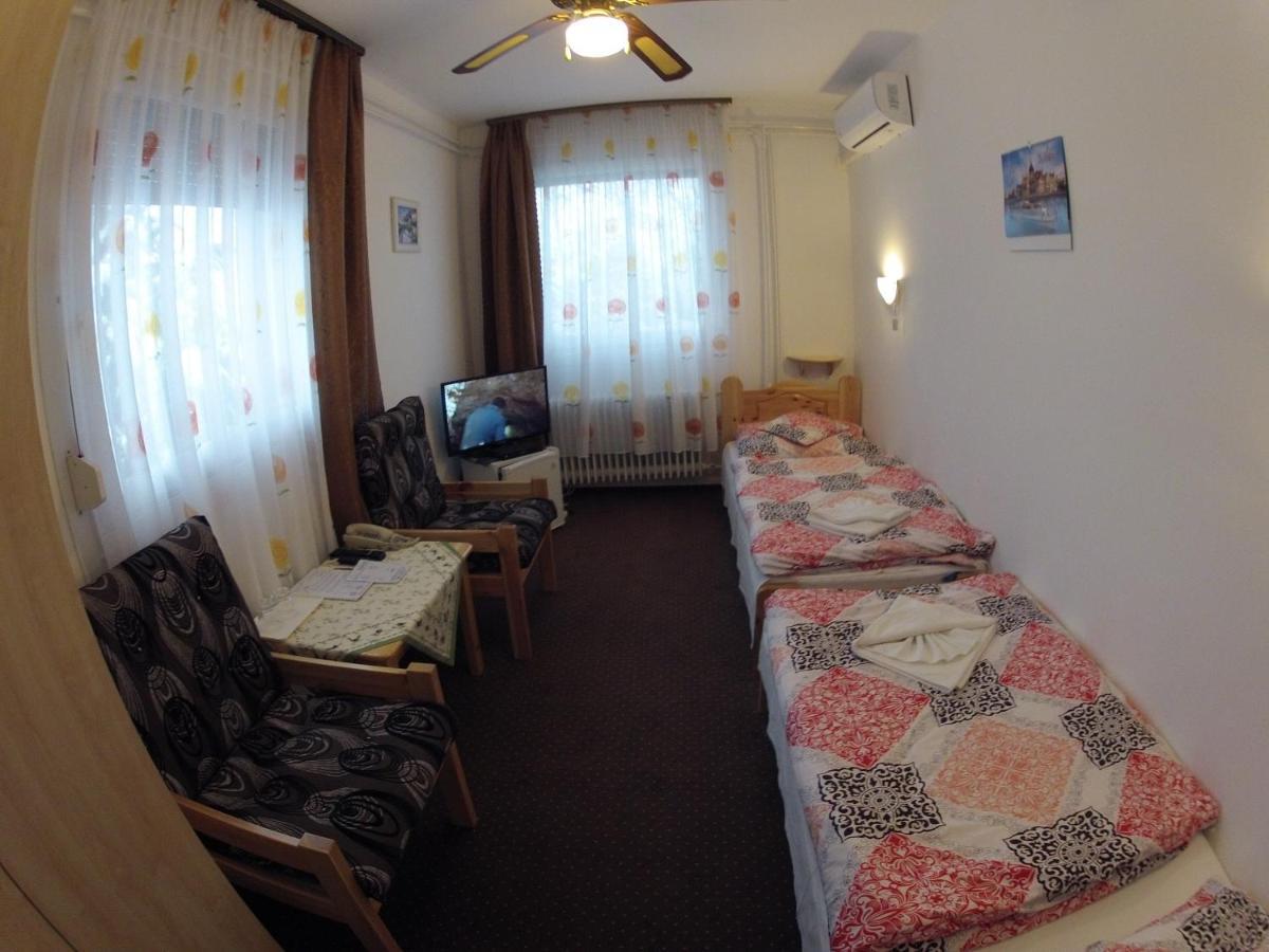 Olympos Panzio Hotel Budaörs Екстериор снимка
