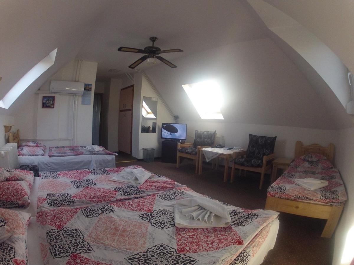 Olympos Panzio Hotel Budaörs Екстериор снимка