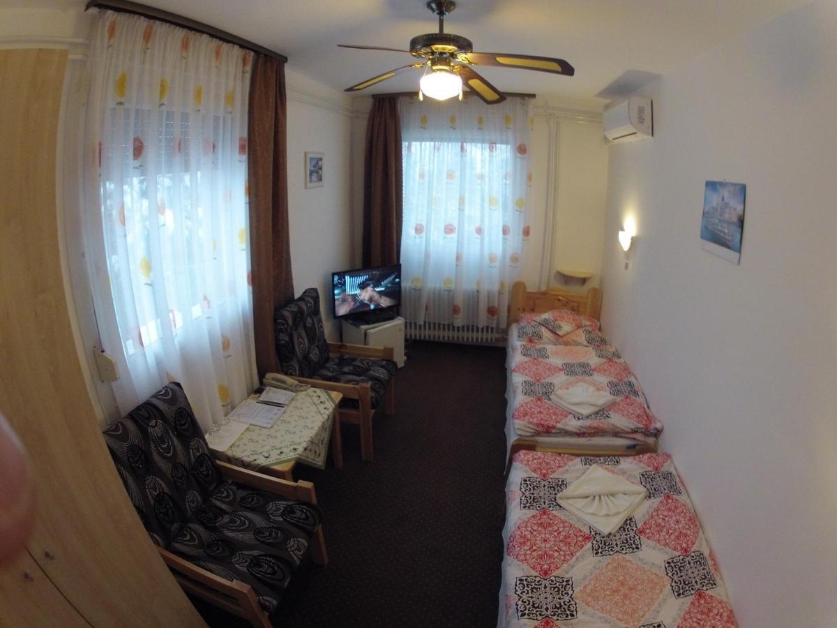 Olympos Panzio Hotel Budaörs Екстериор снимка