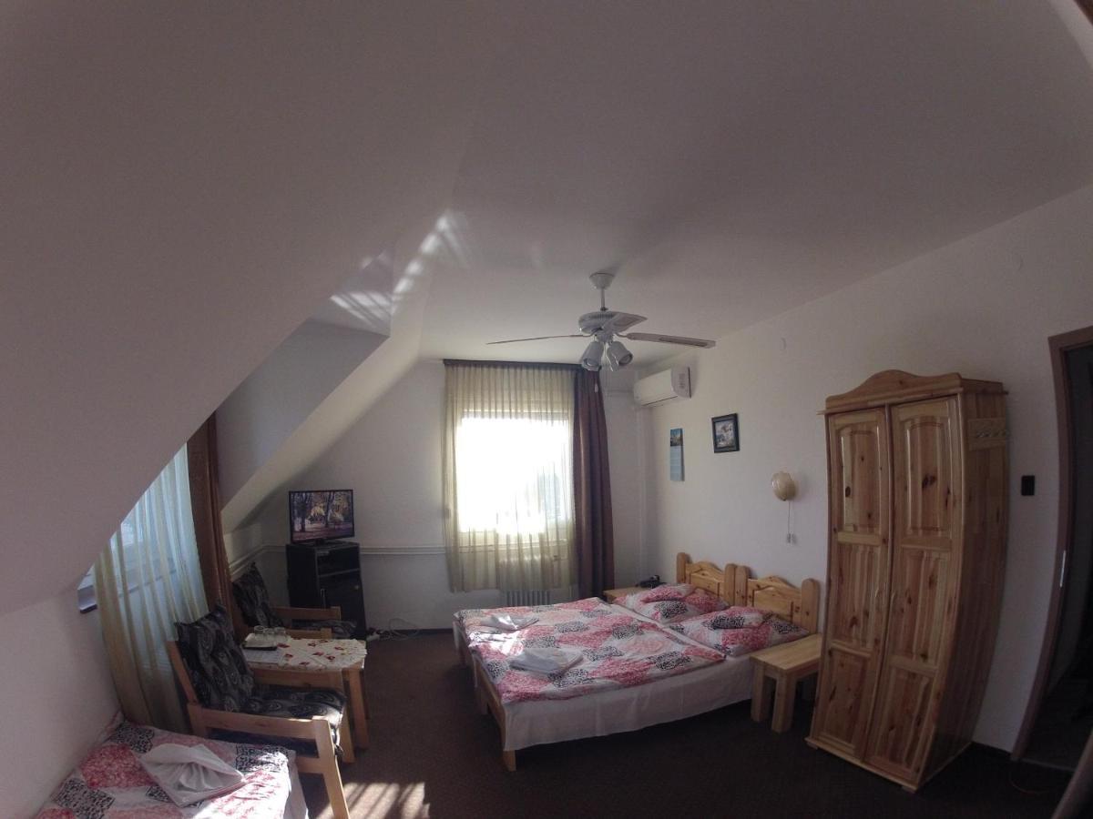 Olympos Panzio Hotel Budaörs Екстериор снимка