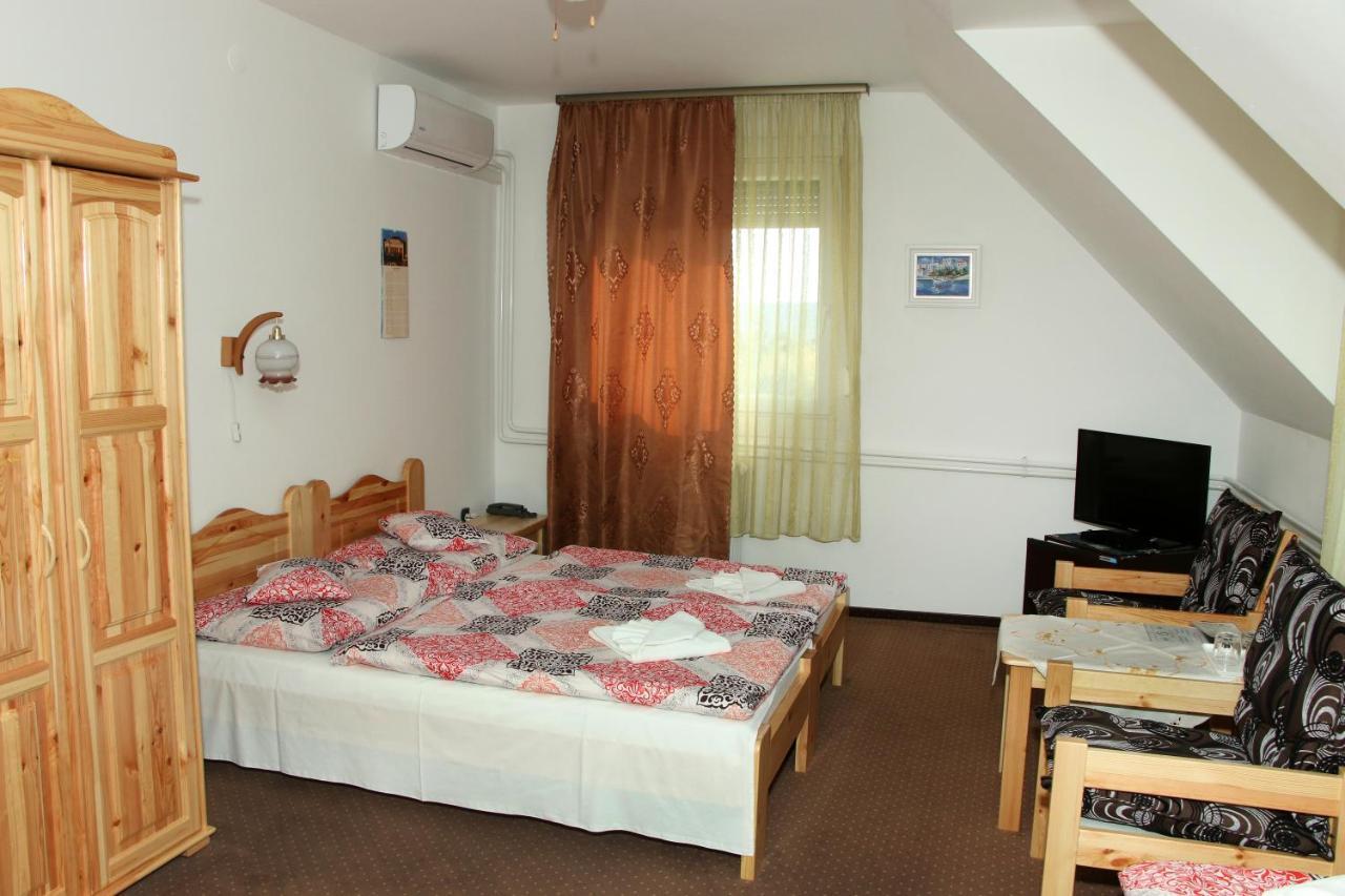 Olympos Panzio Hotel Budaörs Екстериор снимка
