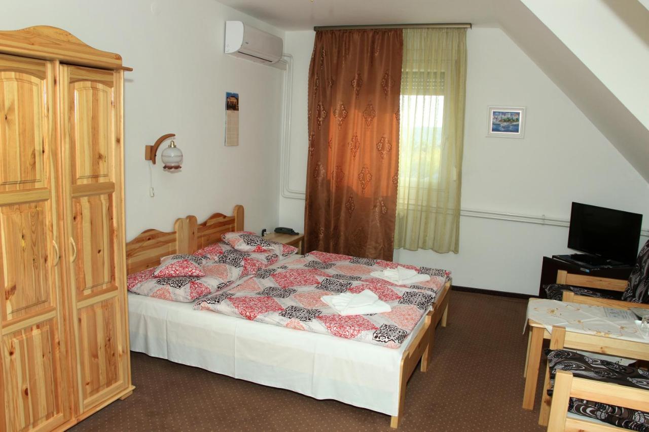 Olympos Panzio Hotel Budaörs Екстериор снимка